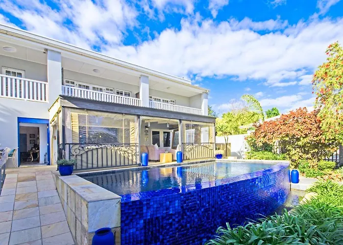Villa mit Pool: Lodge On Main Guest House And Conference Centre