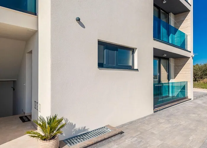 Villa Tadic